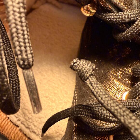 Stuart Weitzman Allie Pearl Combat Boots Metallic Suede Lug Sole 8.5B EU 39 - Picture 6 of 9